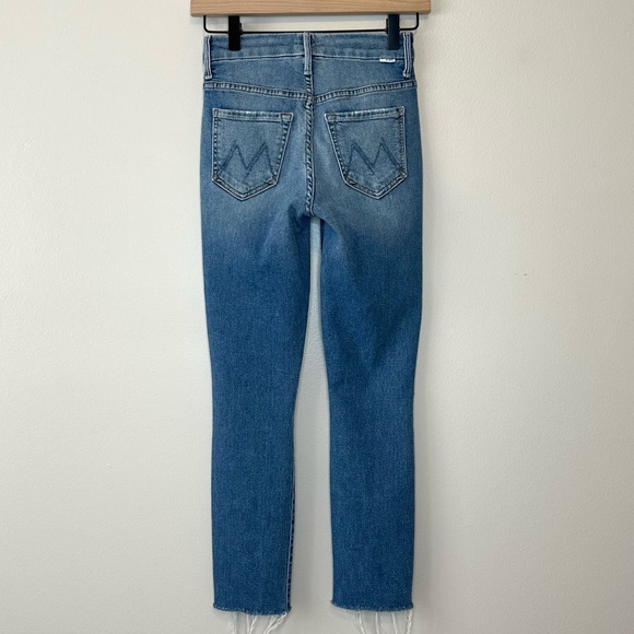 🩵MOTHER Denim High Waisted Looker Ankle Fray Hem Jean in Shoot to Thrill 23 - Picture 9 of 16